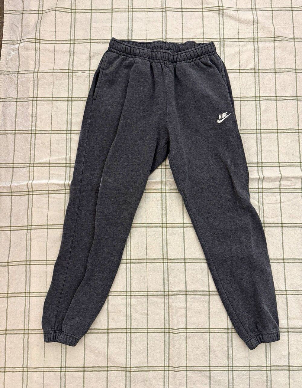 Nike Men’s Gray Fleece Jogger Pants M Regular Tapered Pull-On Pockets